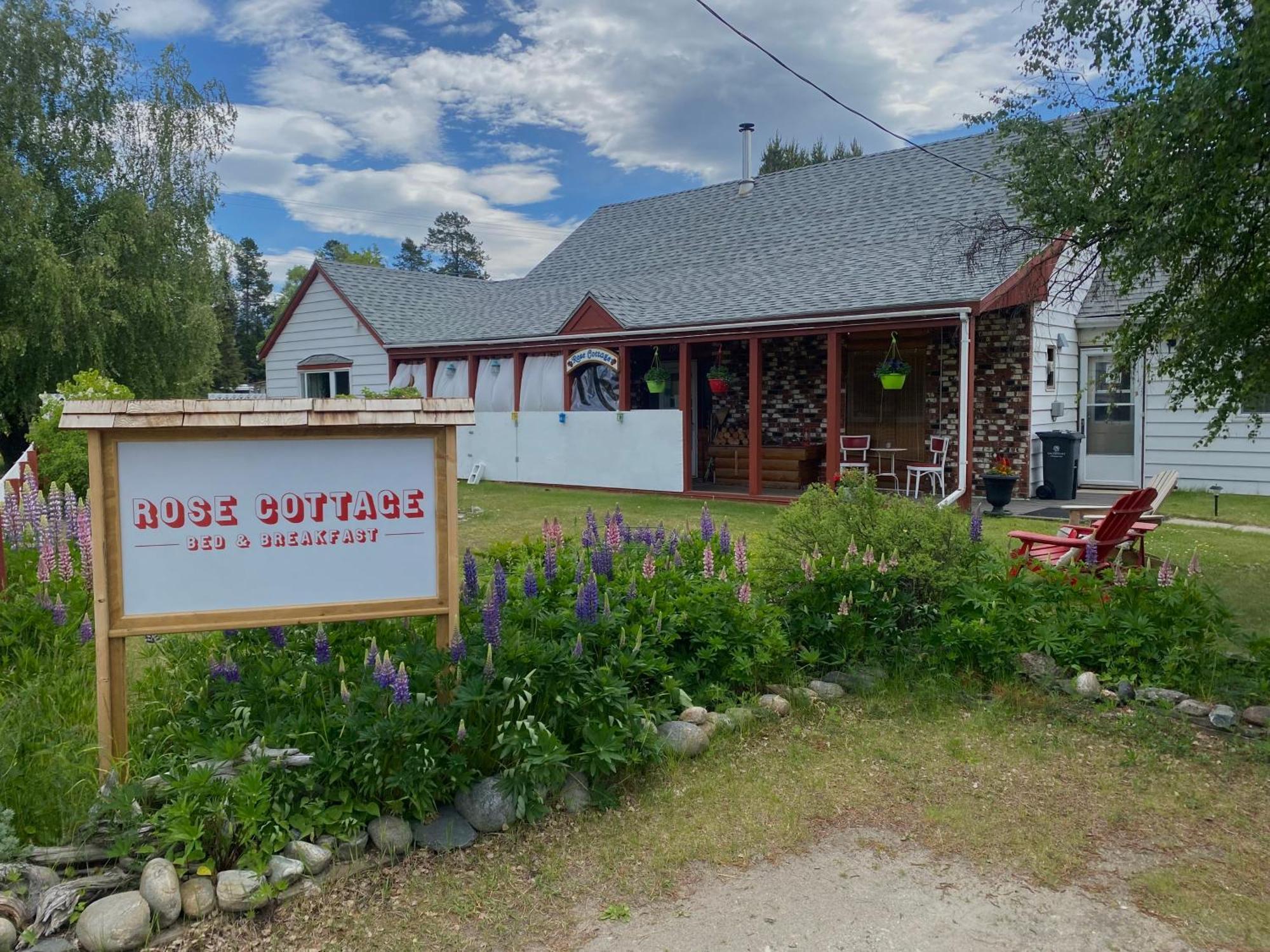 Rose Cottage Bed & Breakfast Valemount Bagian luar foto